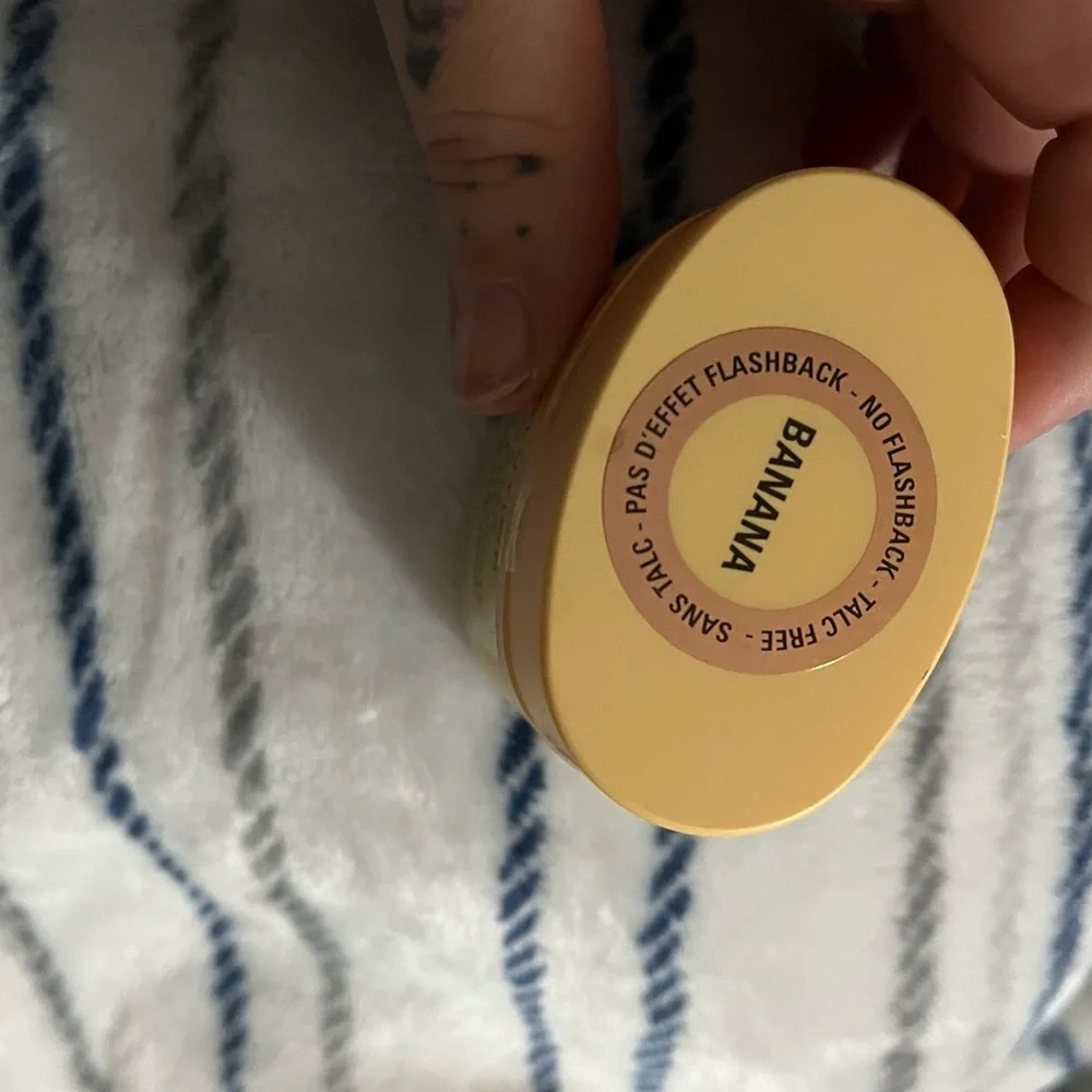 Revolution Baking Powder in Soft Yellow - Picture 2 of 4